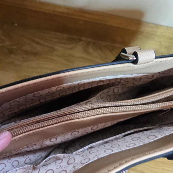 GUESS Floral Print Shoulder Bag - Pink and Cream SMOKE SMELL SEE DETAILS - Picture 4 of 7